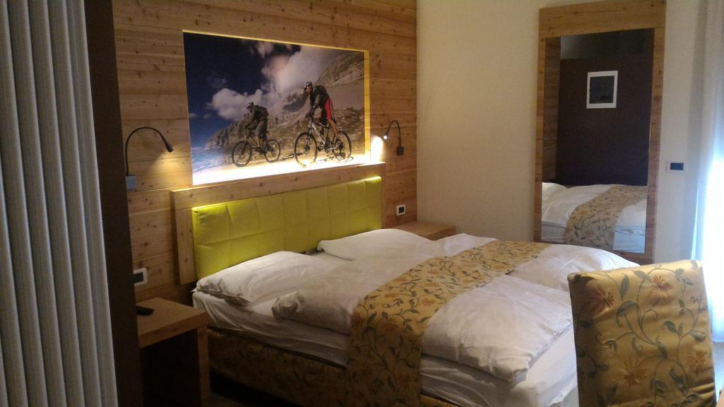 Hotel Eccher 3 Stelle Superior Mezzana  Værelse billede